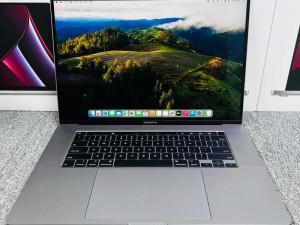 16 岁日本学生 Macbook Pro：适合学生使用的高性能笔记本电脑