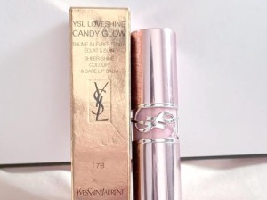 ysl 蜜桃色 6696 是一款正品口红，它的颜色非常自然，适合任何肤色的女性使用